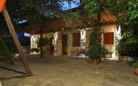Chouchounikos Apartments
